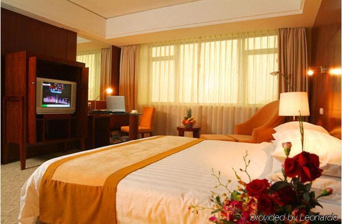 The Sovereign Hotel Куньшань Номер фото